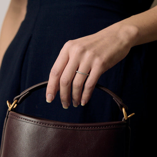 Bague Alliance semi pavé en or blanc et diamants 58 Facettes DV27085-2-49-2