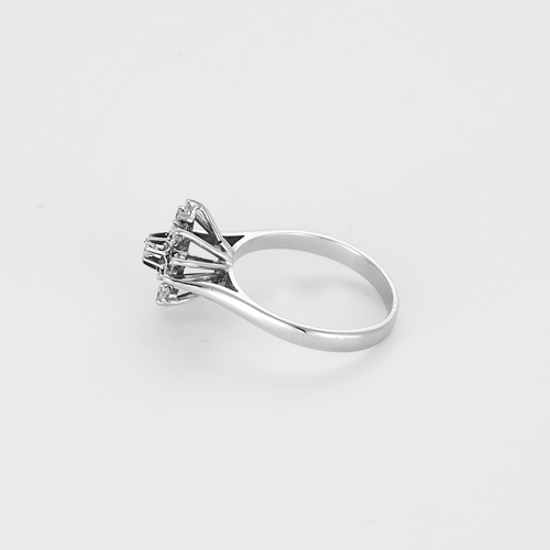 Bague 55,5 Bague en or blanc à motif de fleur et diamants 58 Facettes DV27468-28-555-5