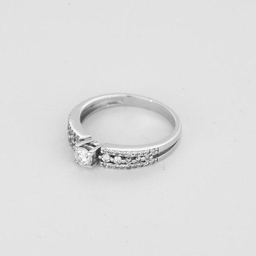 Bague 54 Bague solitaire en or gris et diamants 58 Facettes DV24276-11