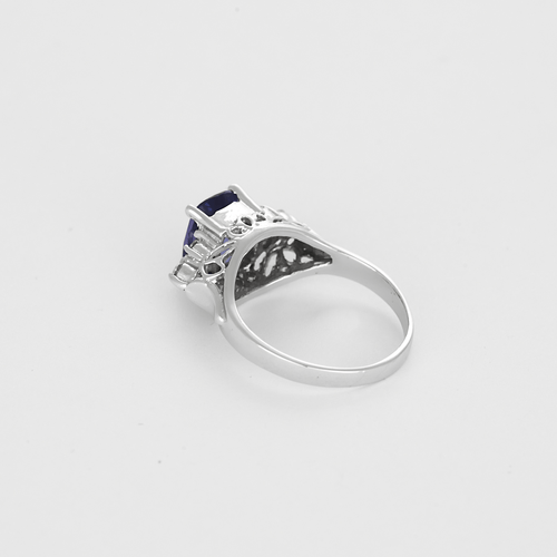Bague en or blanc, tanzanite et diamants