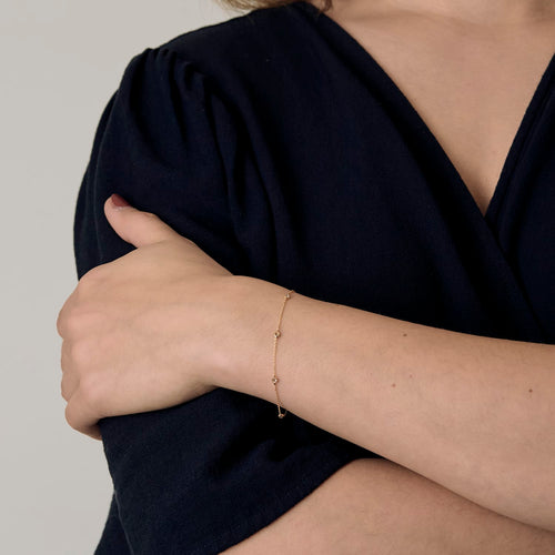 Bracelet Bracelet en or jaune et petits diamants 58 Facettes DV1838-9