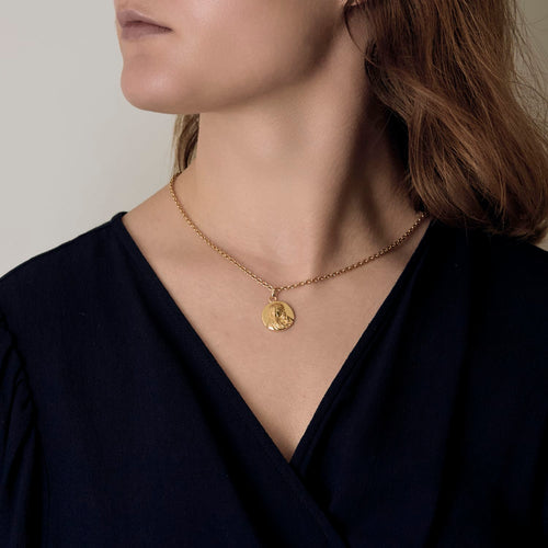 Pendentif Pendentif en or jaune figurant la Vierge à l'enfant 58 Facettes DV24577-9