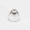 Bague solitaire en or gris et platine, diamant 0.90 carat environ.