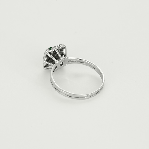 Bague 55 Bague marguerite en or blanc, émeraude et diamants 58 Facettes DV27468-67