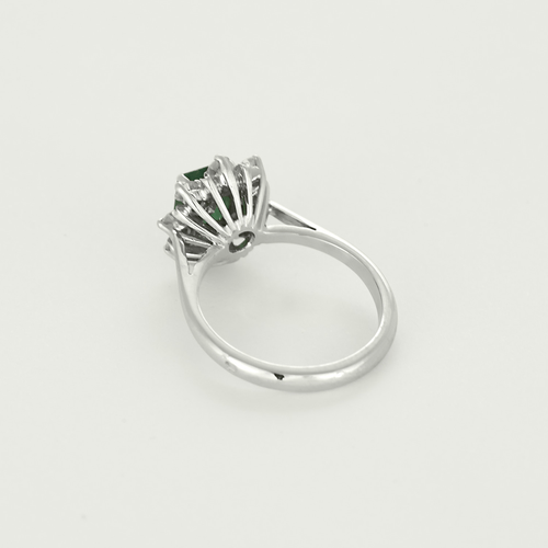Bague 50,5 Bague marguerite en or blanc, émeraude et diamants 58 Facettes DV27468-45-505-5