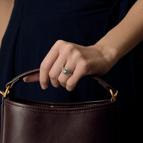 Bague tourbillon en or blanc et diamants
