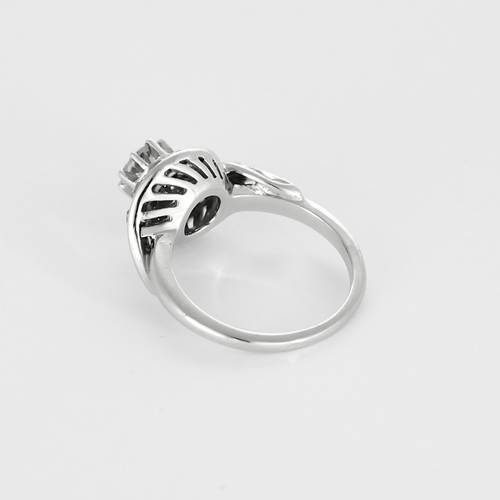 Bague tourbillon en or blanc et diamants