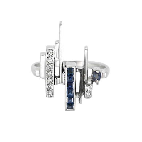 Bague moderniste en or gris, diamants et saphirs calibrés