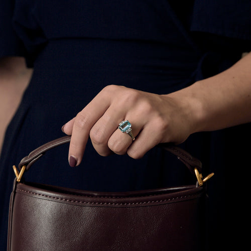 Bague en or gris, aigue-marine et diamants
