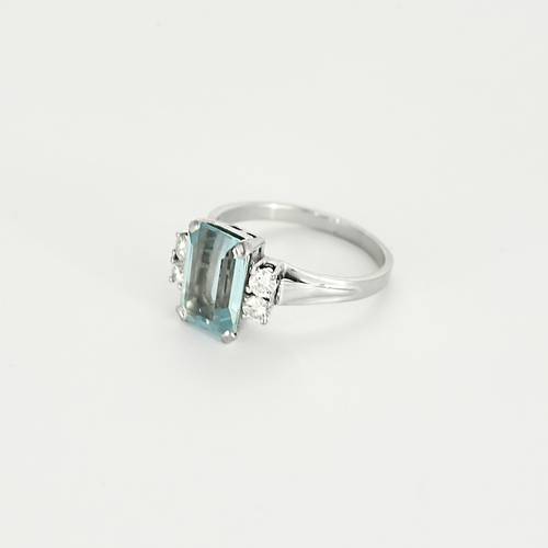 Bague en or gris, aigue-marine et diamants