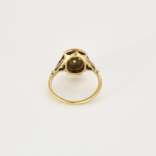 Bague 53 Bague en or jaune, or gris, rubis calibrés et diamants 58 Facettes DV28120-1-53-2