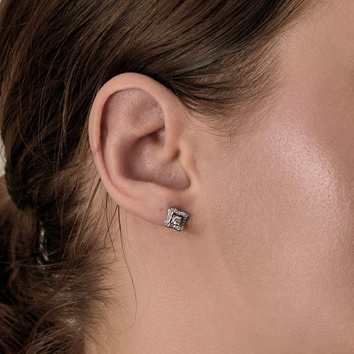 Boucles d'oreilles MAUBOUSSIN - Chance of love - Paire de boutons d'oreilles en or gris et diamants 58 Facettes DDV28310-3