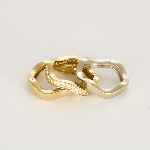 Bague 52 CARTIER - Neptune - Vintage - Bague trois anneaux or jaune, or gris et diamants 58 Facettes DV28241-2
