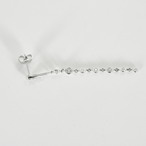 Boucles d'oreilles Paire de Pendants d'oreilles en or 14K et petits diamants 58 Facettes DV16843-20