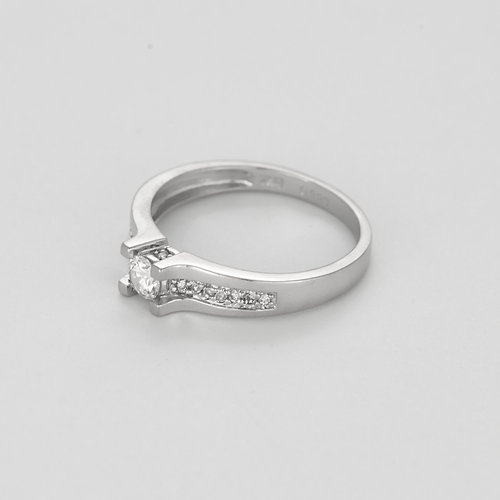 Bague solitaire en or gris diamant 0.20 carat environ.