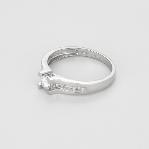 Bague solitaire en or gris diamant 0.20 carat environ.