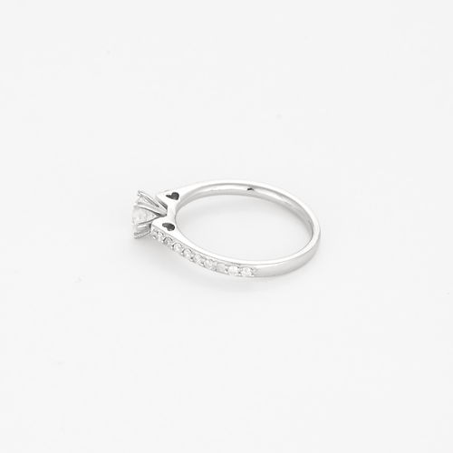 Bague 53 Bague solitaire en platine, diamant 0.35 carat épaulé de diamants plus petits 58 Facettes DDV4648-9-53-2