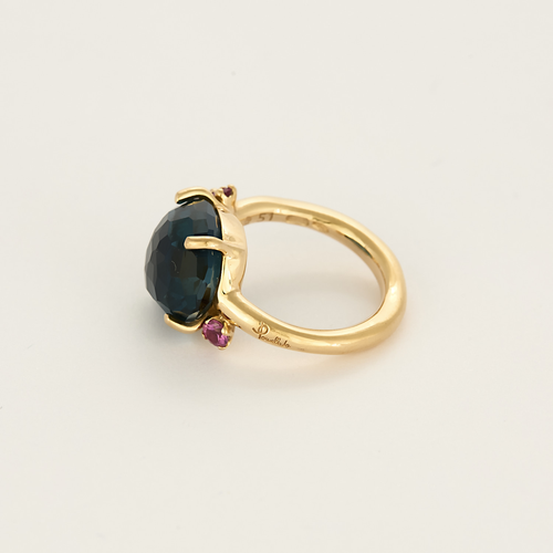 Pomellato - Bahia - Bague or rose topaze bleu et saphirs roses facettés.
