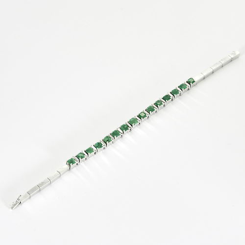 Attribué à STERN - Bracelet en or gris, émeraudes et diamants
