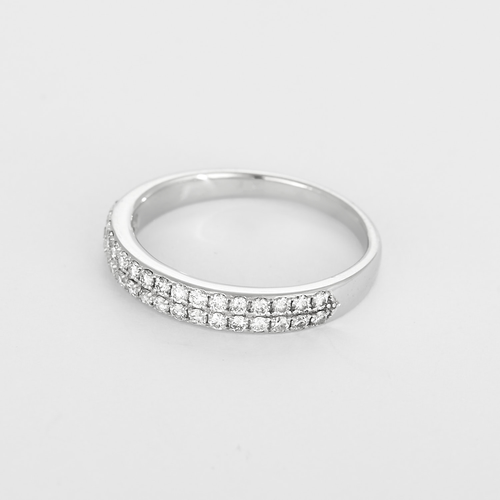 Demie alliance en or gris et diamants