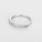 Demie alliance en or gris et diamants