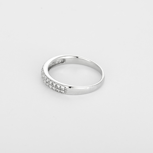 Demie alliance en or gris et diamants