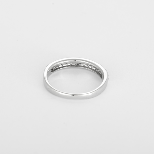 Demie alliance en or gris et diamants