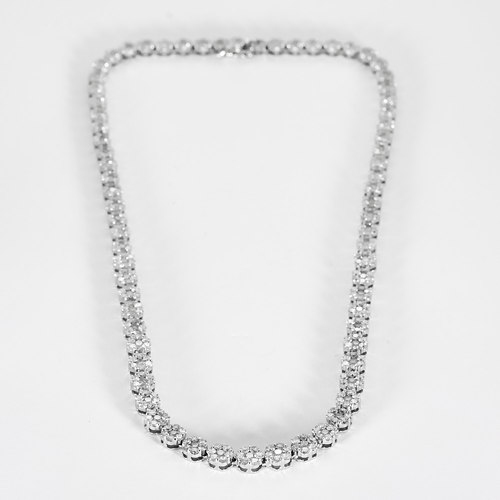 Collier en Or blanc et diamants : 13 carats