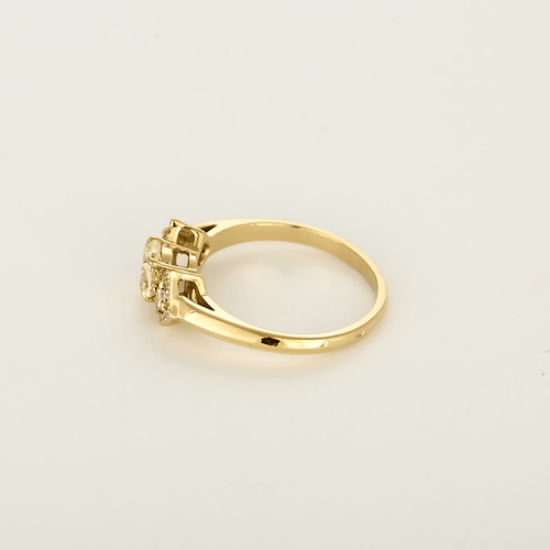 Bague type solitaire en or jaune, diamant natural fancy yellow 0.79 carat et petits diamants blancs