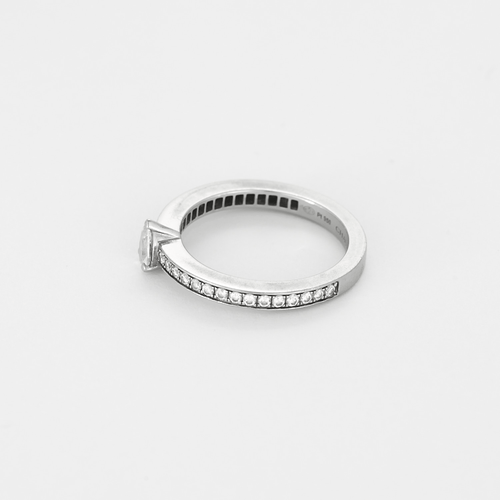 Bague 50 Chaumet -Eclat d'Eternité  - Bague en platine, diamant poire 0.18 carat environ. 58 Facettes DV22486-8