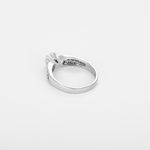 53.5 Bague en Or blanc 18k Diamants 58 Facettes DV31233-2