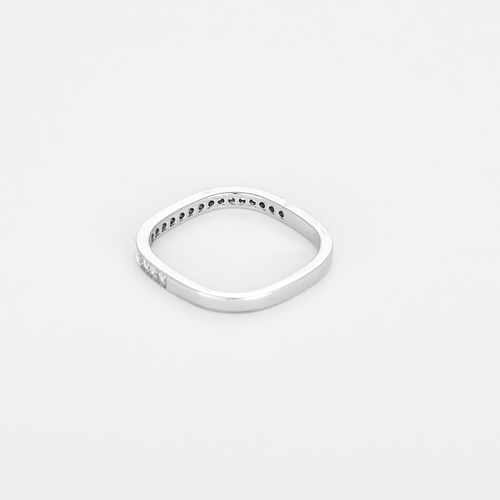 51 Dinh Van - Demie Alliance carrée en or blanc et diamants 58 Facettes DV31794-1