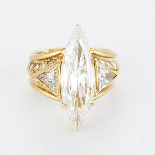 Bague Bague or jaune diamant marquise 4.48 carats et petits diamants 58 Facettes DV31430-3