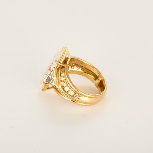 Bague Bague or jaune diamant marquise 4.48 carats et petits diamants 58 Facettes DV31430-3