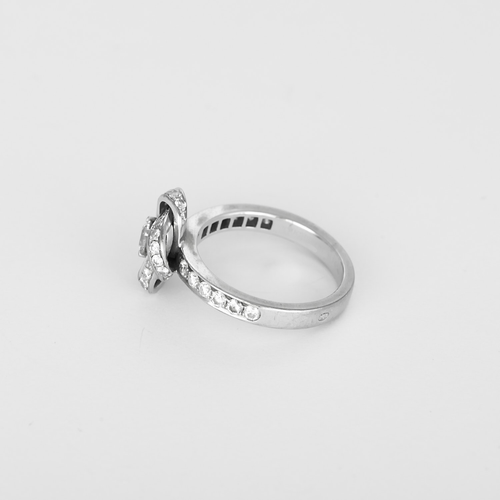 BOUCHERON - Pivoine - Bague en or blanc, diamants