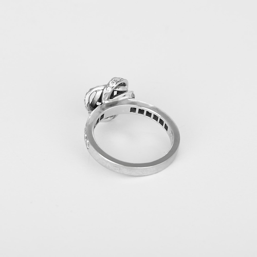 BOUCHERON - Pivoine - Bague en or blanc, diamants