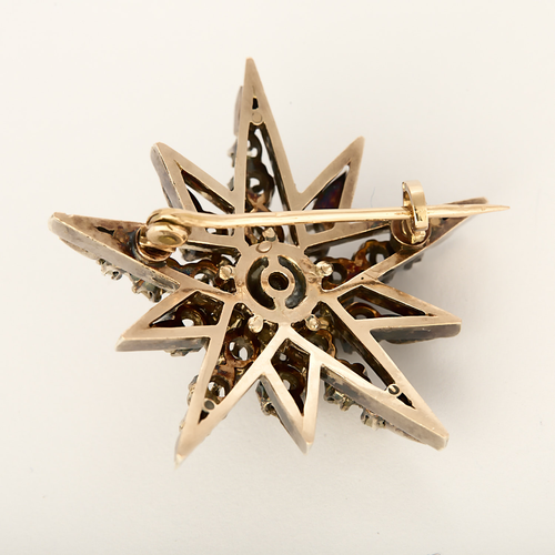 Élégante broche d'époque Napoléon III en or rose doublée d'argent à motif d'étoile