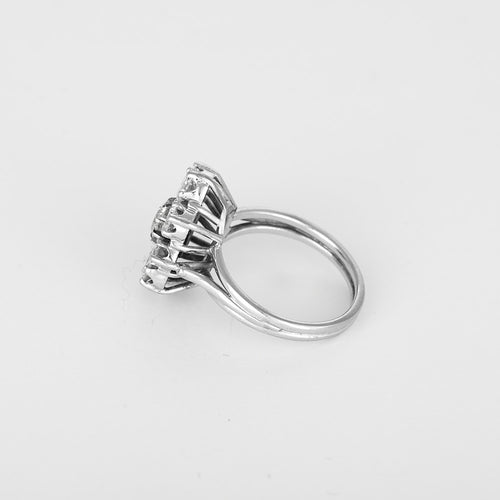 Bague marguerite or blanc et diamants : 1 carat environ