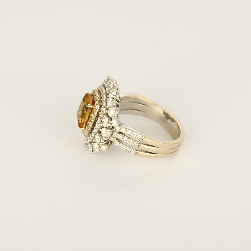 Bague en platine , citrine et diamants