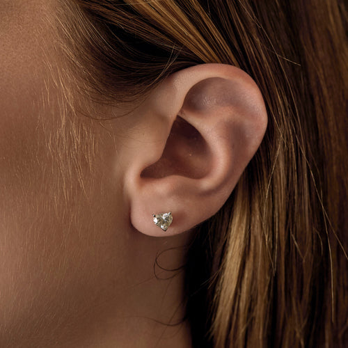 VAN CLEEF & ARPELS - Boucles d'oreilles puces en or blanc et diamants