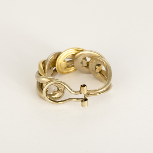Christofle - Paire de Boucles d'Oreilles en or jaune 18K (750 millièmes) et argent ( 925 millièmes) à maille chevrons alternés d'attaches godronnées
