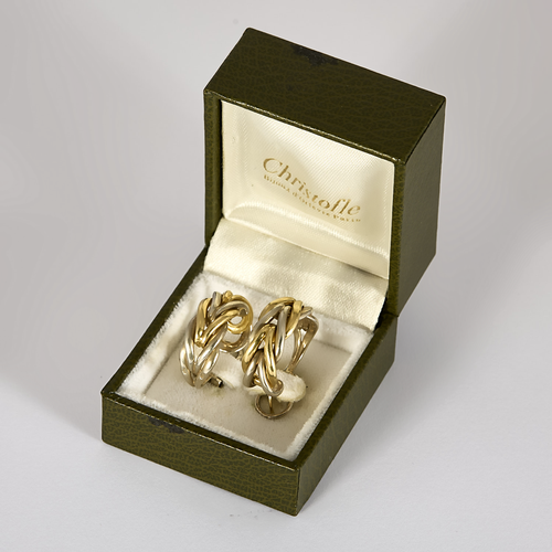 Christofle - Paire de Boucles d'Oreilles en or jaune 18K (750 millièmes) et argent ( 925 millièmes) à maille chevrons alternés d'attaches godronnées