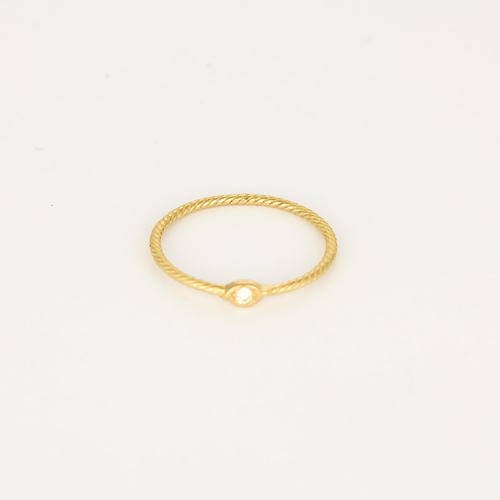 Délicate bague en or jaune et diamant : 0,05 carat