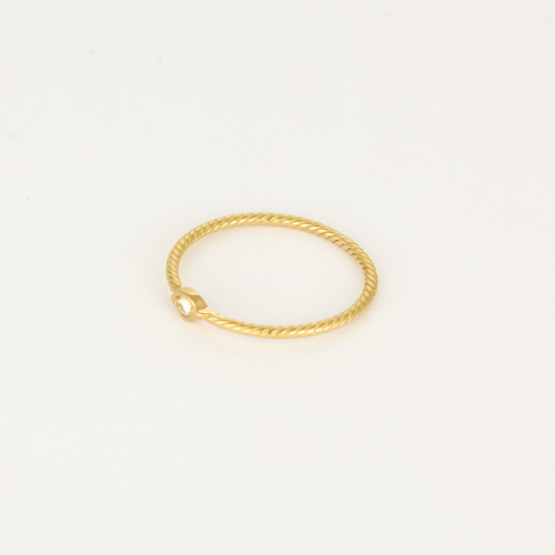 Délicate bague en or jaune et diamant : 0,05 carat