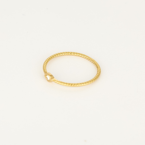 Délicate bague en or jaune et diamant : 0,05 carat