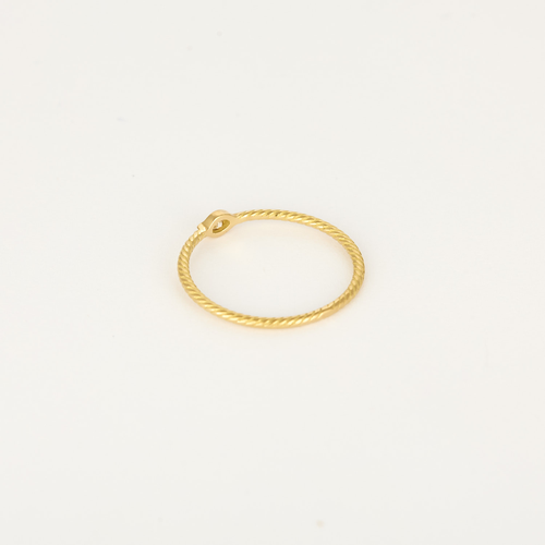 Délicate bague en or jaune et diamant : 0,05 carat