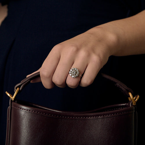 Bague à motif rayonnant en platine et or gris, diamants