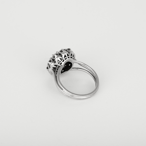Bague à motif rayonnant en platine et or gris, diamants