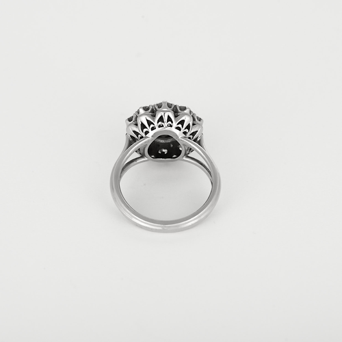 Bague à motif rayonnant en platine et or gris, diamants