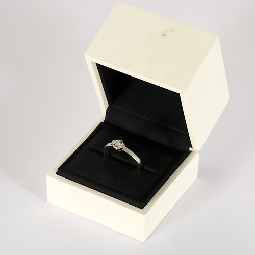 DE BEERS - Bague en platine et diamant